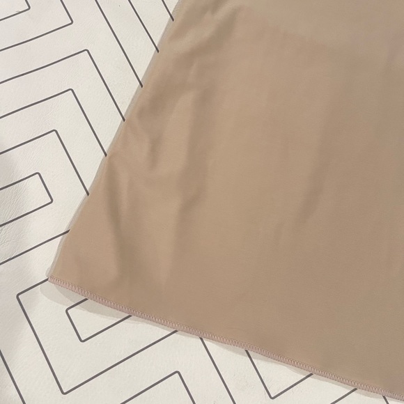 SPANX Nude Skirt Slip - Picture 3 of 8